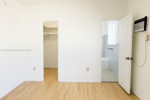 Casa en alquiler en Coral Gables, Florida, 1 dormitorio, 55.74 m2 № 1953656 - foto 9