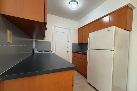 Casa en alquiler en Coral Gables, Florida, 1 dormitorio, 55.74 m2 № 1953656 - foto 10