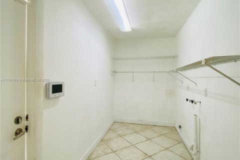 Casa en venta en Cutler Bay, Florida, 4 dormitorios, 244.7 m2 № 2000232 - foto 26