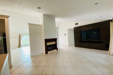 Casa en venta en Cutler Bay, Florida, 4 dormitorios, 244.7 m2 № 2000232 - foto 5