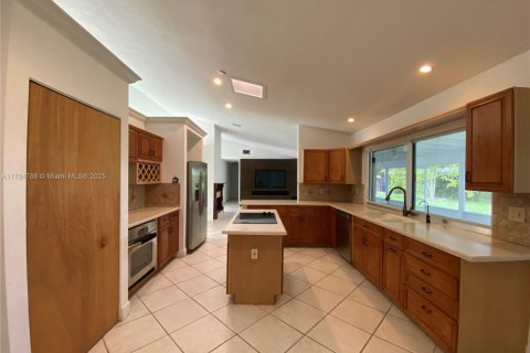 Casa en venta en Cutler Bay, Florida, 4 dormitorios, 244.7 m2 № 2000232 - foto 19