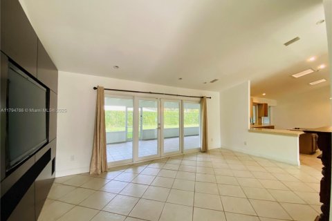 Casa en venta en Cutler Bay, Florida, 4 dormitorios, 244.7 m2 № 2000232 - foto 7