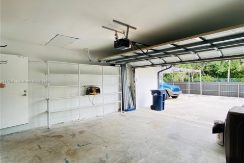 Casa en venta en Cutler Bay, Florida, 4 dormitorios, 244.7 m2 № 2000232 - foto 25