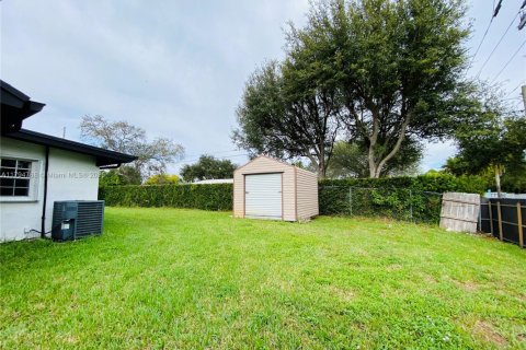 Casa en venta en Cutler Bay, Florida, 4 dormitorios, 244.7 m2 № 2000232 - foto 28