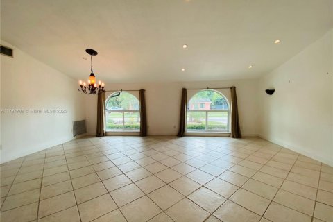 Casa en venta en Cutler Bay, Florida, 4 dormitorios, 244.7 m2 № 2000232 - foto 8