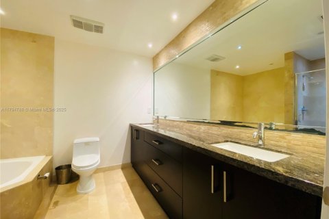 Casa en venta en Cutler Bay, Florida, 4 dormitorios, 244.7 m2 № 2000232 - foto 12