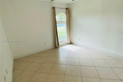 Casa en venta en Cutler Bay, Florida, 4 dormitorios, 244.7 m2 № 2000232 - foto 17