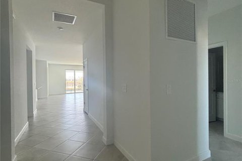 Villa ou maison à louer à Port Charlotte, Floride: 4 chambres, 186.36 m2 № 2111186 - photo 8