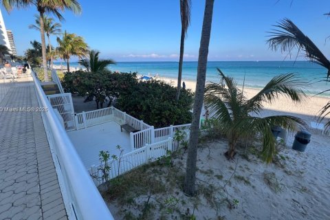 Condo in Fort Lauderdale, Florida, 1 bedroom № 1966393 - photo 3