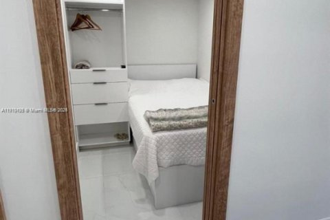 Condo in Fort Lauderdale, Florida, 1 bedroom № 1966393 - photo 17