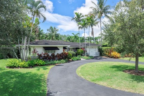 House in Coral Gables, Florida 3 bedrooms, 146.69 sq.m. № 1768243 - photo 12