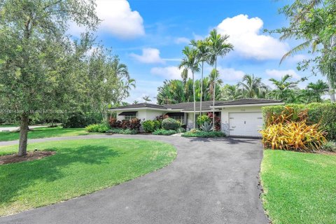 House in Coral Gables, Florida 3 bedrooms, 146.69 sq.m. № 1768243 - photo 10