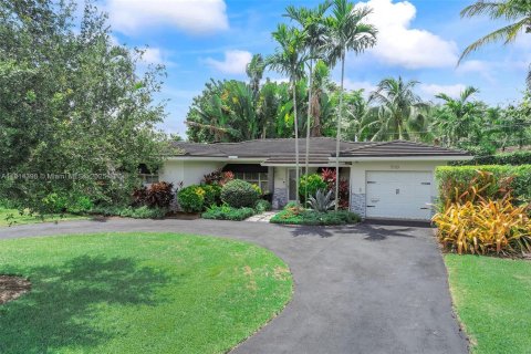 House in Coral Gables, Florida 3 bedrooms, 146.69 sq.m. № 1768243 - photo 13