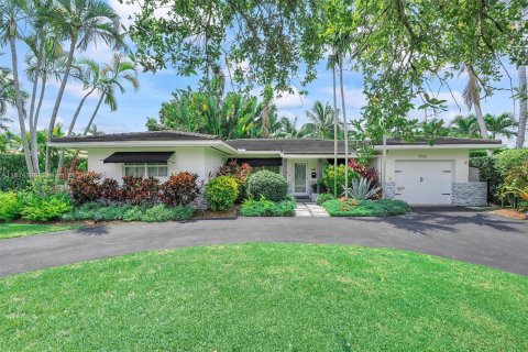 House in Coral Gables, Florida 3 bedrooms, 146.69 sq.m. № 1768243 - photo 11
