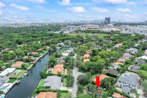 House in Coral Gables, Florida 3 bedrooms, 146.69 sq.m. № 1768243 - photo 2