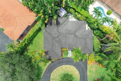 House in Coral Gables, Florida 3 bedrooms, 146.69 sq.m. № 1768243 - photo 15
