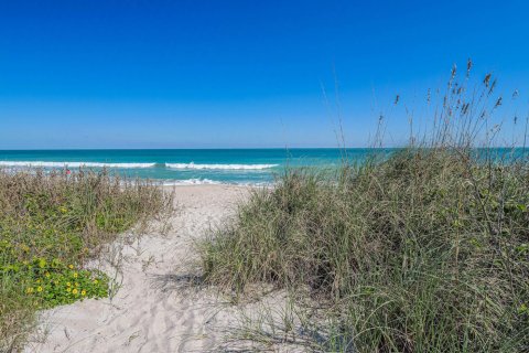 House in Hutchinson Island South, Florida 3 bedrooms, 191.84 sq.m. № 987315 - photo 1