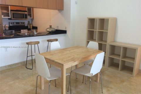 Купить кондоминиум в Майами, Флорида 1 спальня, 73.49м2, № 1968474 - фото 2