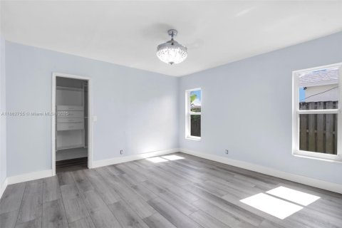 House in Sunrise, Florida 4 bedrooms, 155.98 sq.m. № 1890144 - photo 20