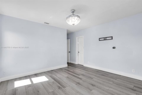 House in Sunrise, Florida 4 bedrooms, 155.98 sq.m. № 1890144 - photo 21