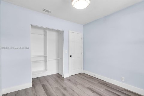 House in Sunrise, Florida 4 bedrooms, 155.98 sq.m. № 1890144 - photo 18