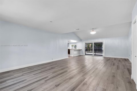 House in Sunrise, Florida 4 bedrooms, 155.98 sq.m. № 1890144 - photo 4