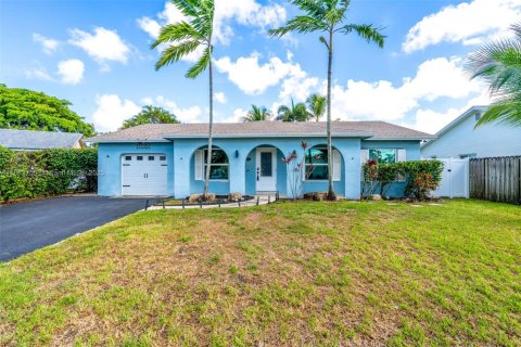 House in Sunrise, Florida 4 bedrooms, 155.98 sq.m. № 1890144 - photo 1