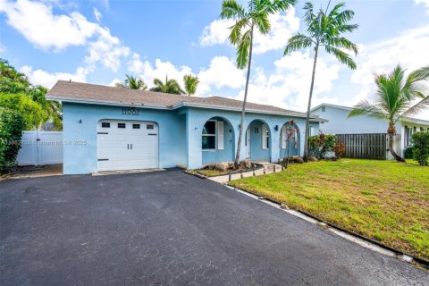 House in Sunrise, Florida 4 bedrooms, 155.98 sq.m. № 1890144 - photo 2