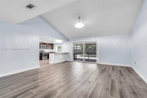 House in Sunrise, Florida 4 bedrooms, 155.98 sq.m. № 1890144 - photo 8