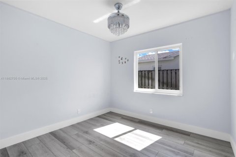 House in Sunrise, Florida 4 bedrooms, 155.98 sq.m. № 1890144 - photo 24