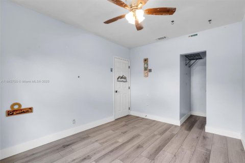 House in Sunrise, Florida 4 bedrooms, 155.98 sq.m. № 1890144 - photo 15