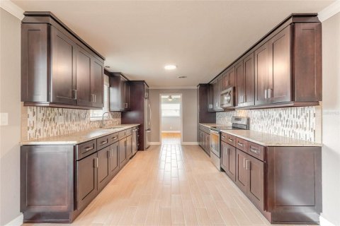 House in Daytona Beach, Florida 4 bedrooms, 227.61 sq.m. № 1744599 - photo 9