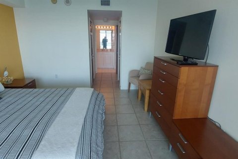 Condominio en venta en Sunny Isles Beach, Florida, 2 dormitorios, 116.59 m2 № 1746048 - foto 15