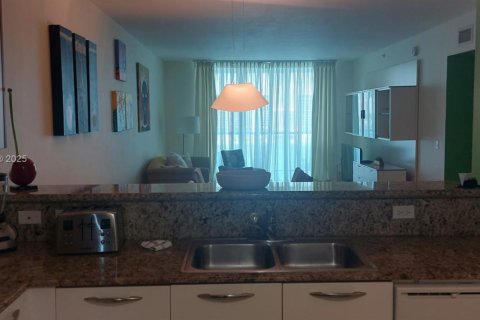 Condominio en venta en Sunny Isles Beach, Florida, 2 dormitorios, 116.59 m2 № 1746048 - foto 5