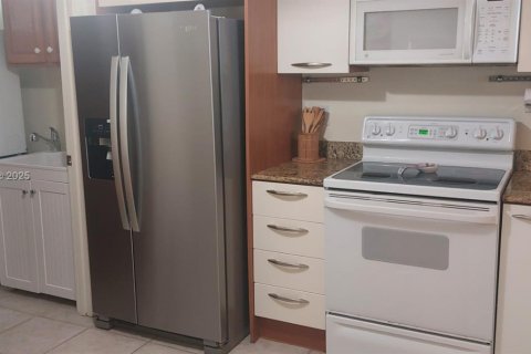 Condominio en venta en Sunny Isles Beach, Florida, 2 dormitorios, 116.59 m2 № 1746048 - foto 12