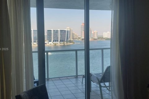 Condominio en venta en Sunny Isles Beach, Florida, 2 dormitorios, 116.59 m2 № 1746048 - foto 13