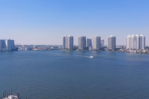 Condominio en venta en Sunny Isles Beach, Florida, 2 dormitorios, 116.59 m2 № 1746048 - foto 27