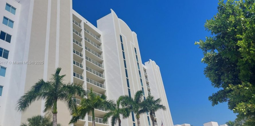 Condominio en Sunny Isles Beach, Florida, 2 dormitorios  № 1746048