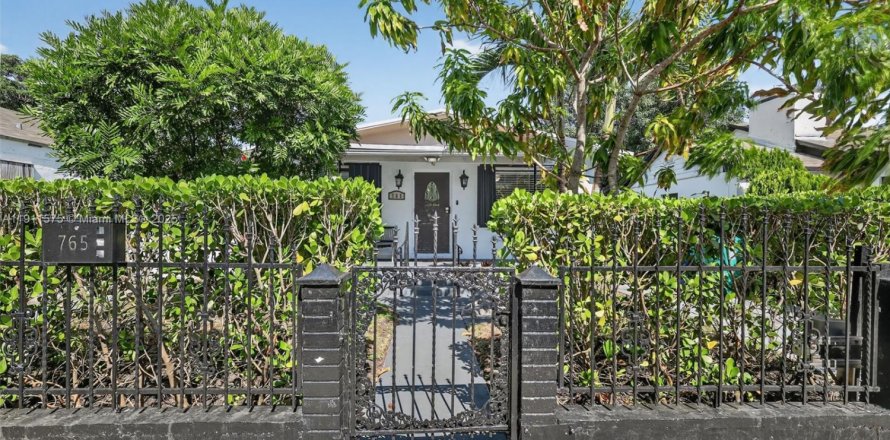 Villa ou maison à Miami, Floride 3 chambres, 128.86 m2 № 1967374