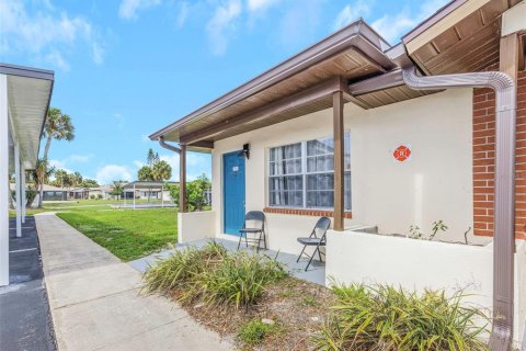 House in Clearwater, Florida 1 bedroom, 55.09 sq.m. № 2113883 - photo 3