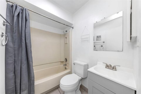 House in Clearwater, Florida 1 bedroom, 55.09 sq.m. № 2113883 - photo 16