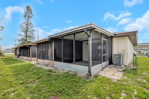 House in Clearwater, Florida 1 bedroom, 55.09 sq.m. № 2113883 - photo 27