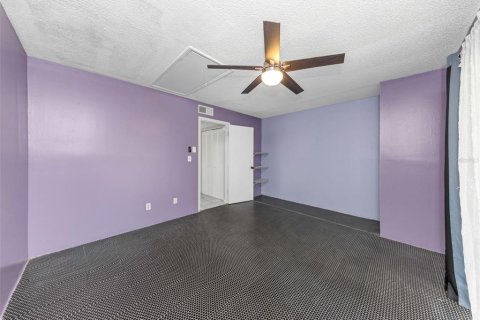 House in Clearwater, Florida 1 bedroom, 55.09 sq.m. № 2113883 - photo 20