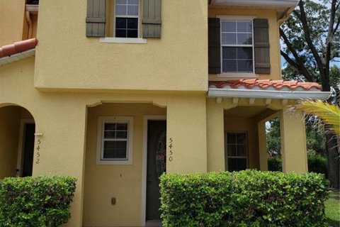Adosado en alquiler en Kissimmee, Florida, 3 dormitorios, 148.18 m2 № 1800645 - foto 1