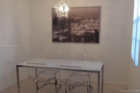 Condo in Aventura, Florida, 1 bedroom № 2187688 - photo 4