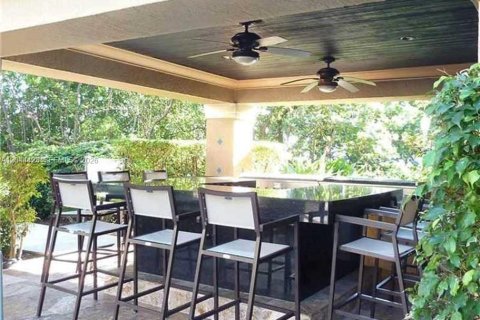 Condo in Aventura, Florida, 1 bedroom № 2187688 - photo 12