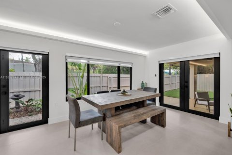 House in Miami Shores, Florida 3 bedrooms, 163.32 sq.m. № 1796982 - photo 13