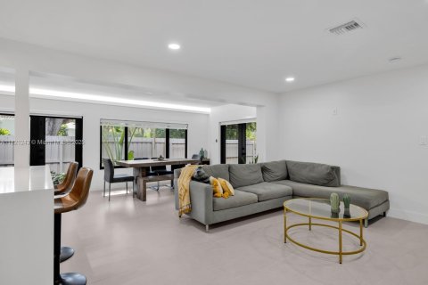 House in Miami Shores, Florida 3 bedrooms, 163.32 sq.m. № 1796982 - photo 16