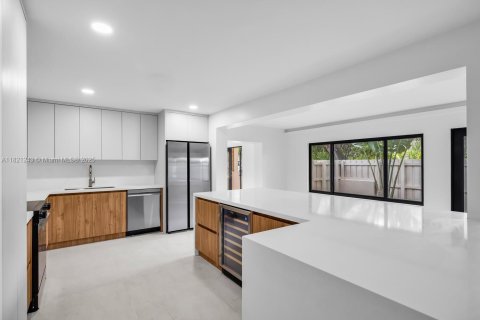 House in Miami Shores, Florida 3 bedrooms, 163.32 sq.m. № 1796982 - photo 6