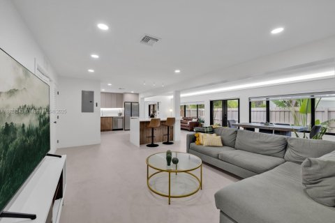 House in Miami Shores, Florida 3 bedrooms, 163.32 sq.m. № 1796982 - photo 12